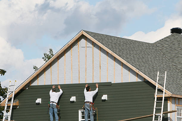 Professional Siding technician working in Franklin, TX